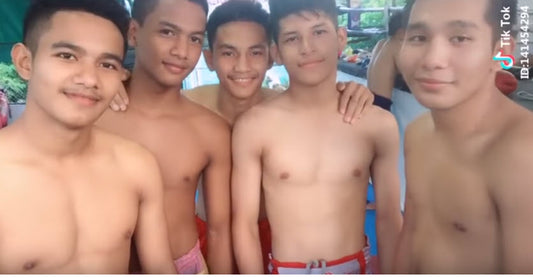 นักมวยหล่อ