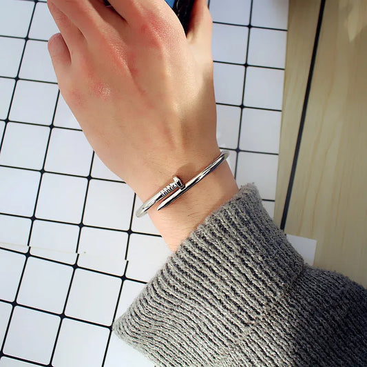 กำไลข้อมือแสตนเลสตะปู ( รหัส E004 )