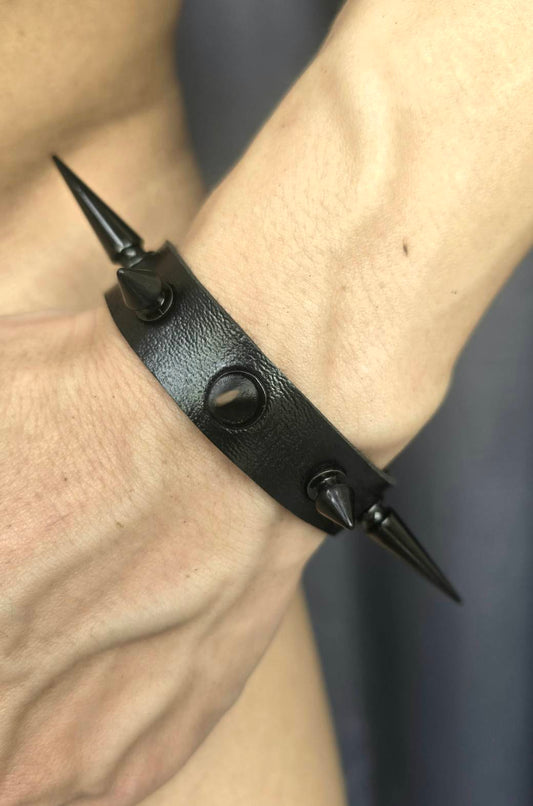 ข้อมือหนังหนามร็อคๆ ( รหัส AC7 )