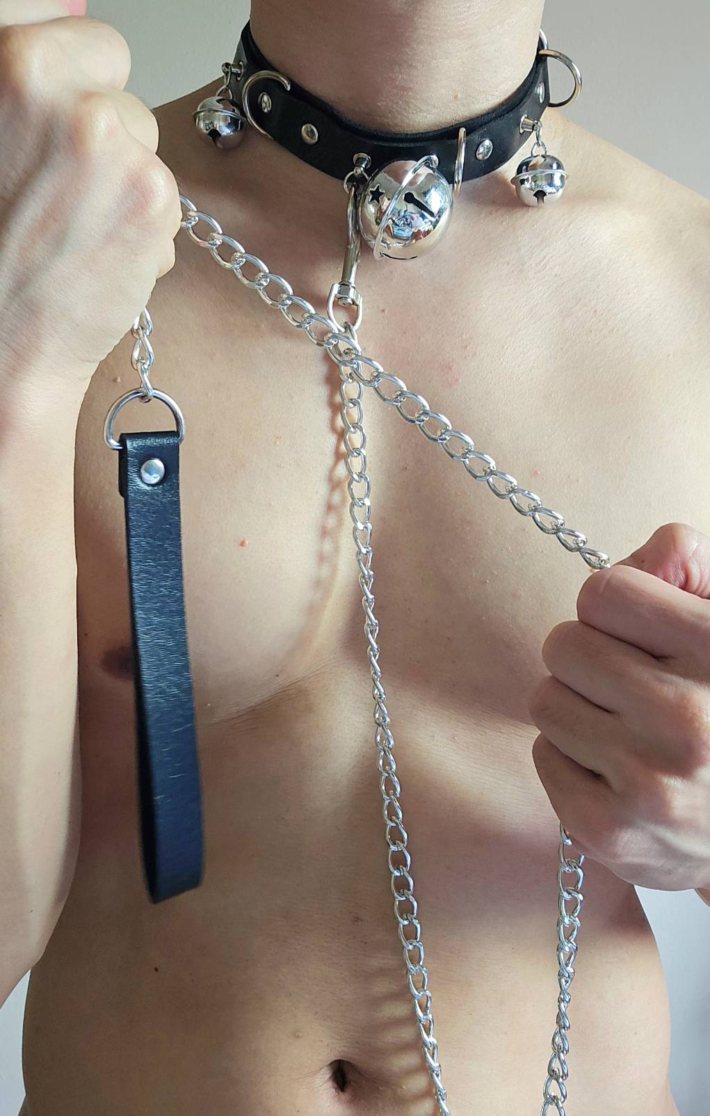 ปลอกคอล่ามทาสแบบมีลูกกระพรวนพร้อมโซ่จูง ( รหัส RD557 )